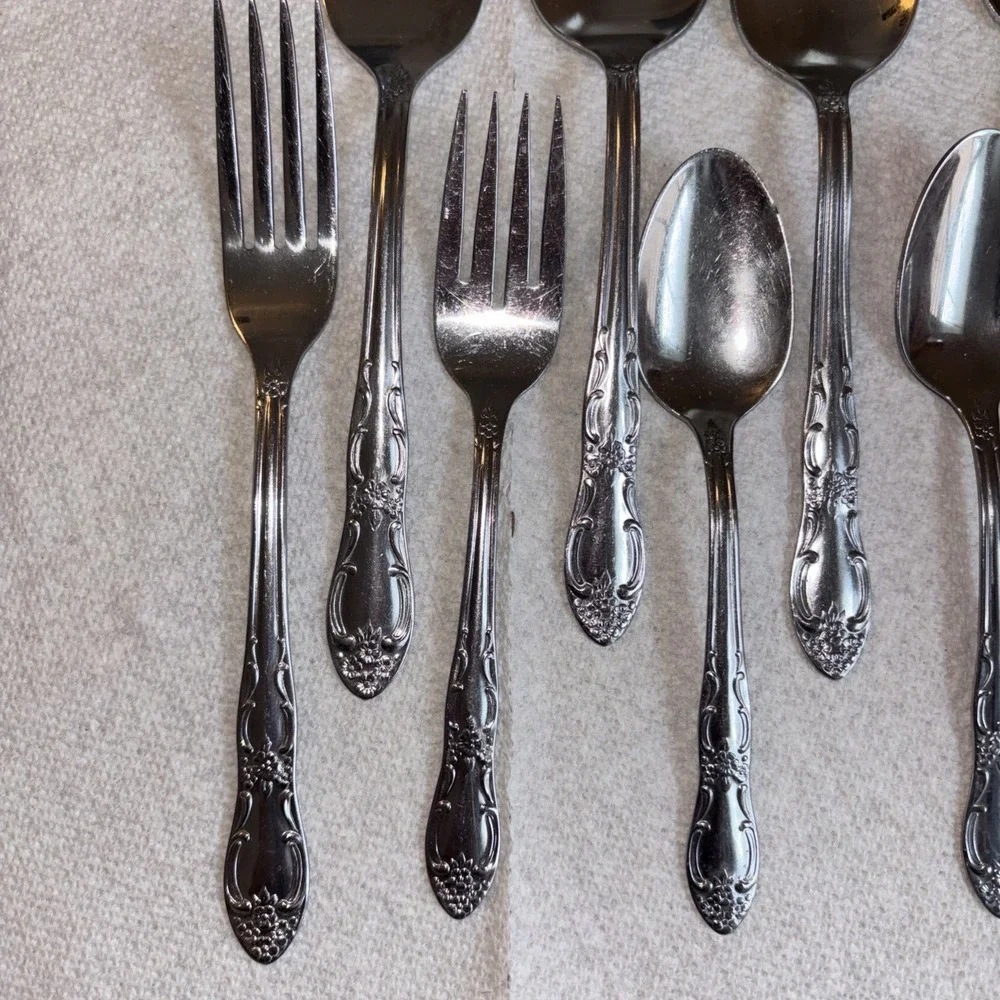 ONEIDA ROSEWOOD STAINLESS FLATWARE FLORAL SCROLLS TABLESPOONS, TEASPOONS, FORKS